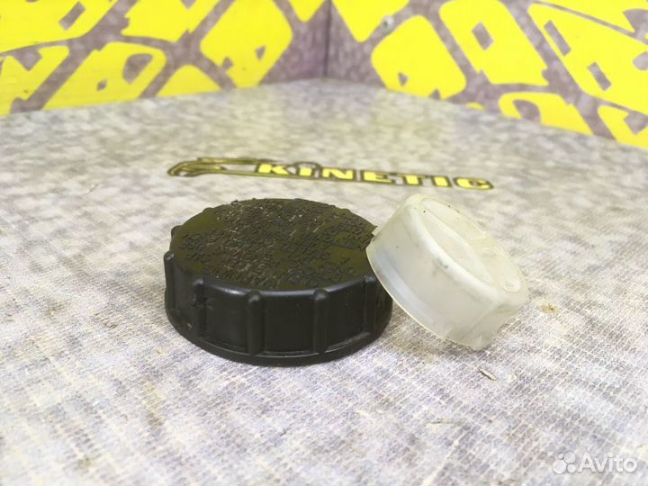 Крышка бачка жидкости гур Гидроусилителя Мазда 3