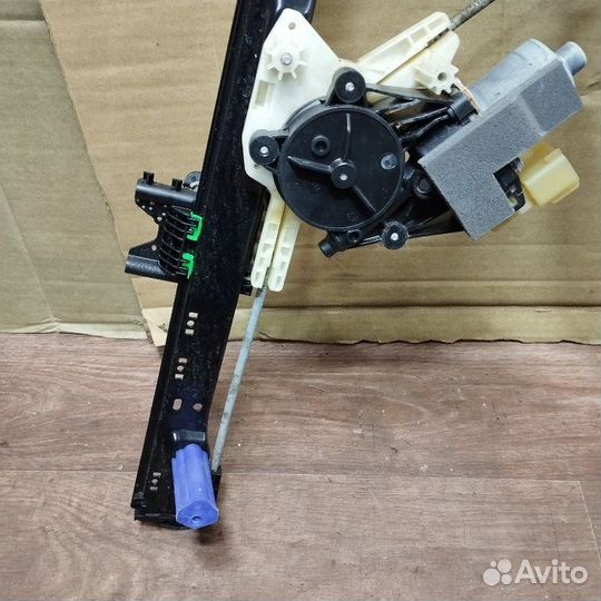 Стеклоподъемник электрический передний правый Land