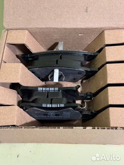 68052386AA Колодки тормозные задние WK2