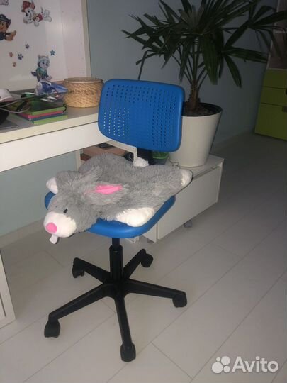 Детский письменный стол и шкаф IKEA стул офисный