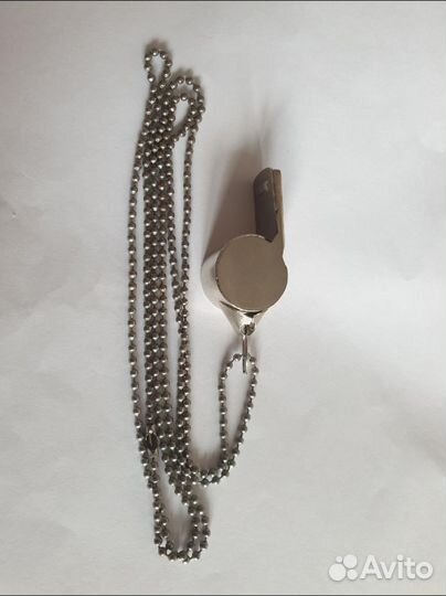 Свисток на цепочке