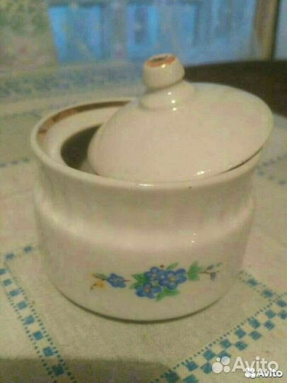 Конфетница,графин, горшки, сахарница, фужеры