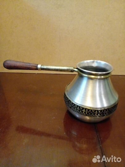 Кофеварки мельхиоровая и Гжель, ручная кофемолка