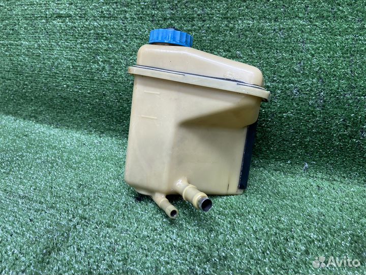 Бачок гур Audi 100