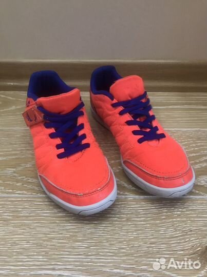 Бутсы, кроссовки 34р. для футбола в зале