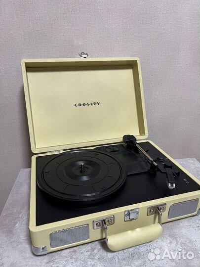 Проигрыватель виниловых пластинок