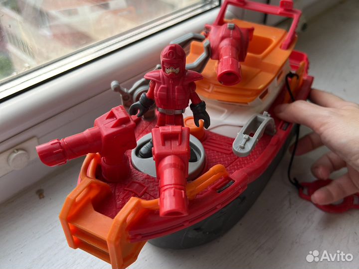 Mattel Пожарная лодка (стреляет)