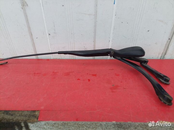 Поводок стеклоочистителя BMW E38