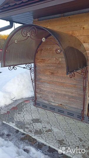 Козырек над дверью