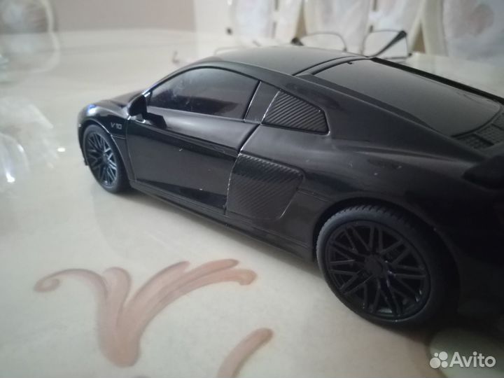 Ауди. А 8 V10 plus