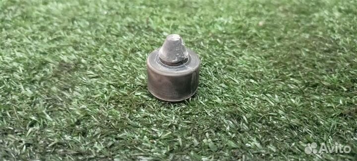 Отбойник капота Audi A4 (B8) 2007-2015