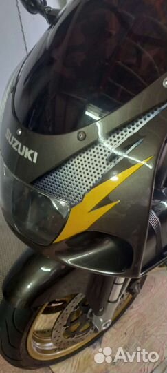 Сузуки GSX-R750 srad