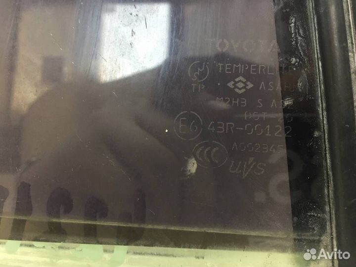 Стекло двери задней левой форточка Toyota Land Cru