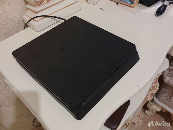 Sony PS4 slim 1tb + 2 джойстика