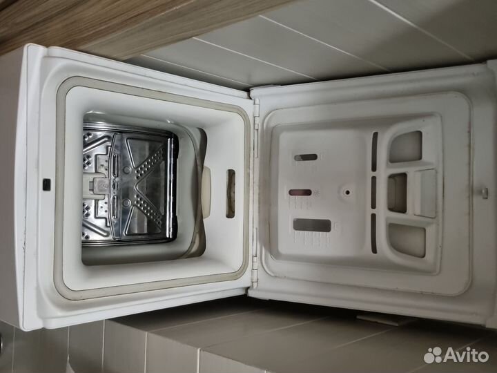 Стиральная машина на запчасти Whirlpool AWE 2221