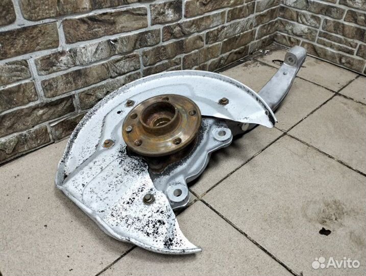 Цапфа/кулак поворотный передний правый Volvo XC90