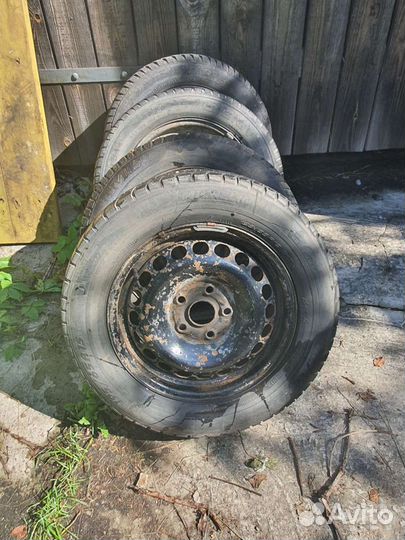 Зимняя резина разная на дисках Фольцваген