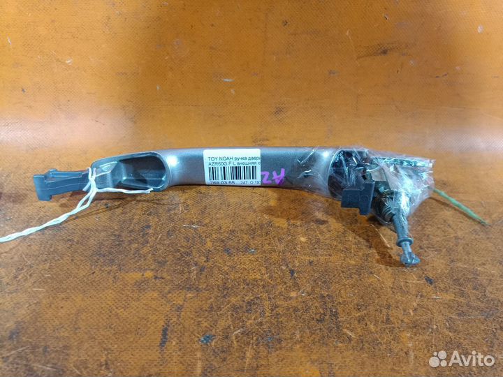 Ручка двери Toyota Noah AZR60G (Переднее Левое)