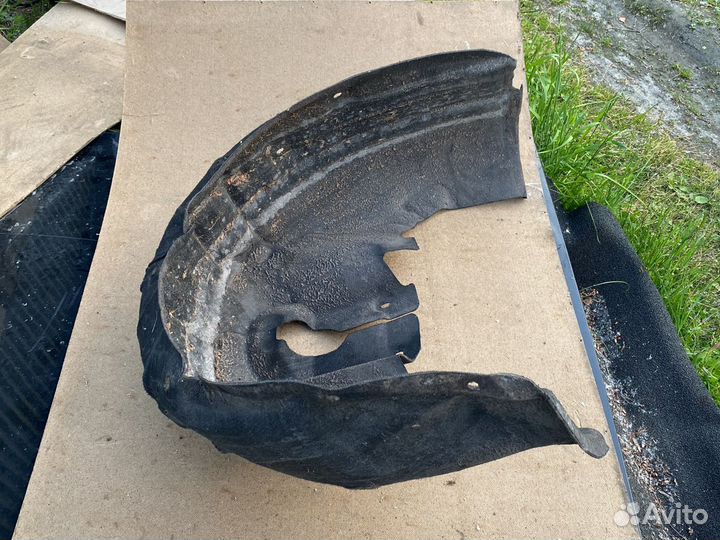 Подкрылок локер задний правый Audi A4 B8