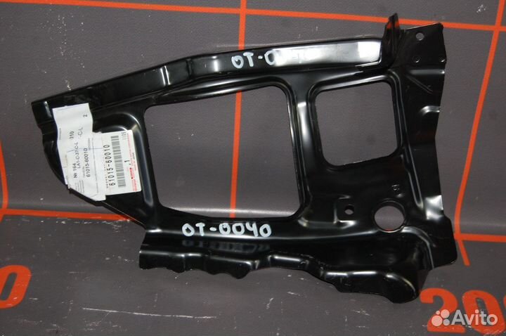 Кронштейн стойки передней - Toyota Land Cruiser