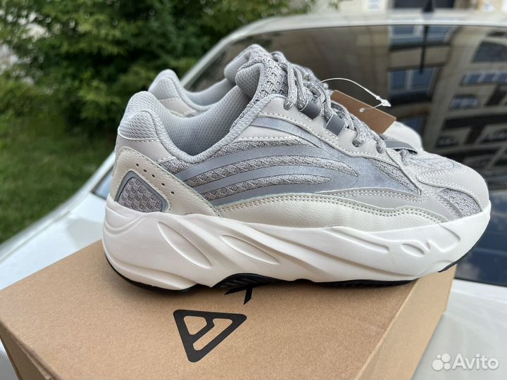 Кроссовки adidas yeezy boost 700 v2 р.36,37