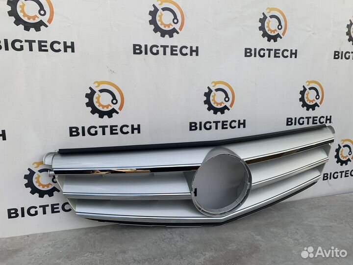 Решетка радиатора Mercedes C W204 A2048800023