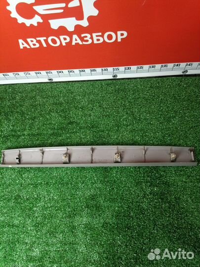 Обшивка двери багажника Toyota RAV4 30