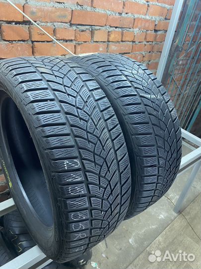 Goodyear Eagle Ultra Grip 215/55 R17 98V