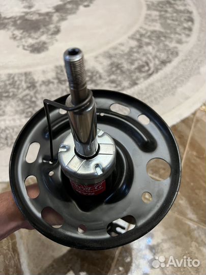 Передние амортизаторы kyb 339228,339229