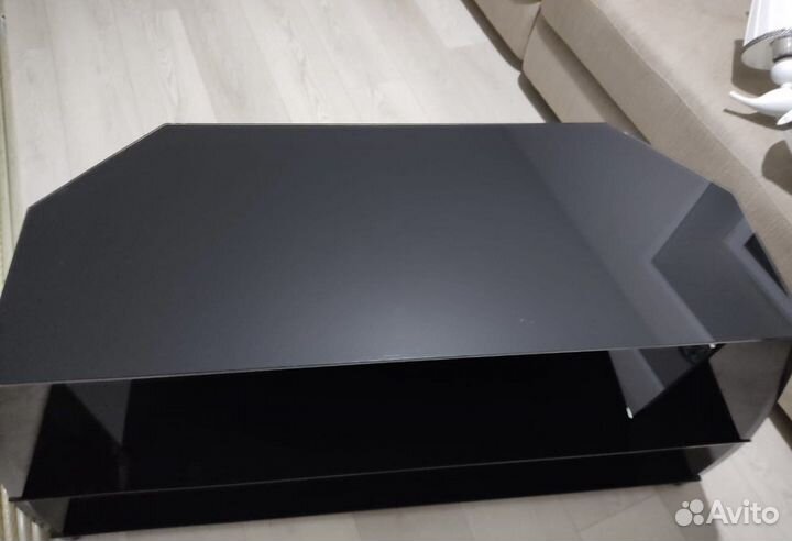 Стеклянная тумба под телевизор