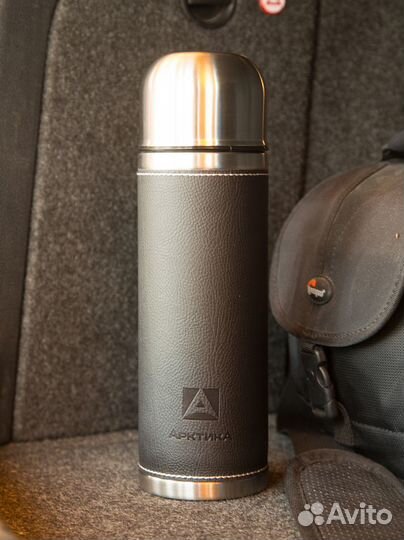 Термос в кожаной оплетке 