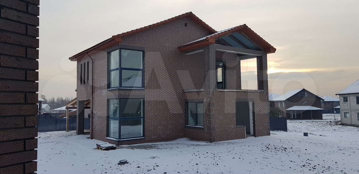 Коттедж 180 м² на участке 10 сот.