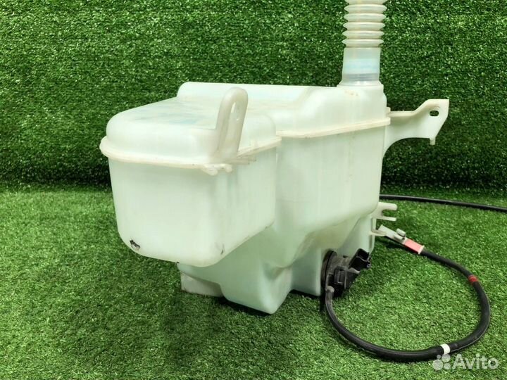 Бачок омывателя передний Lexus Gs460 URS190