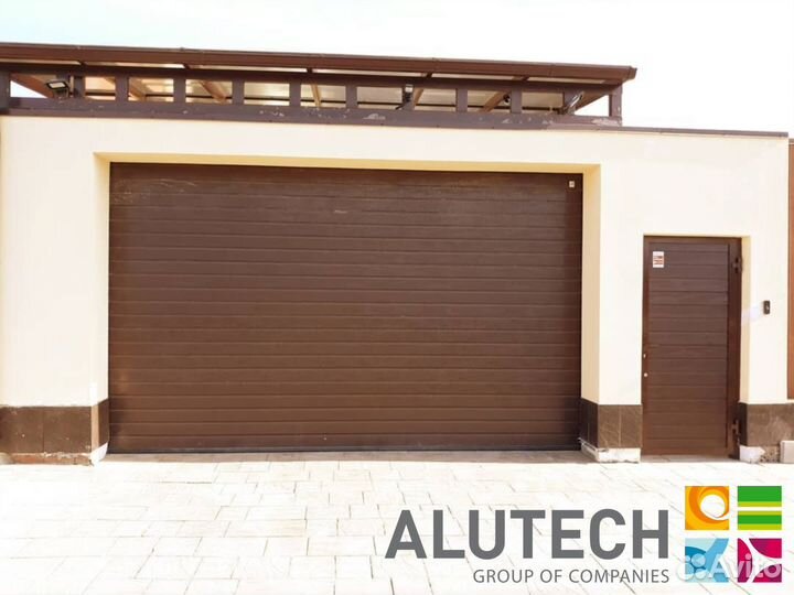 Секционные ворота для гаража alutech