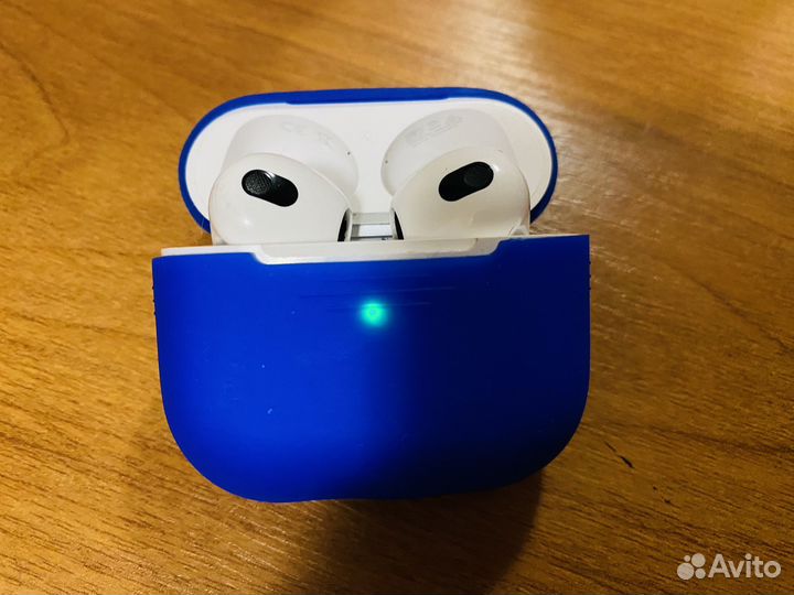 AirPods 3. Кейс и левый наушник. Оригинал