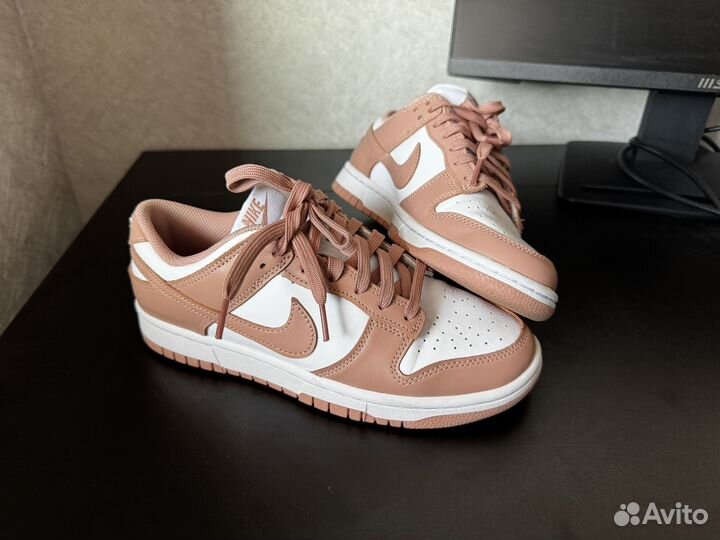 Женские кроссовки Nike Dunk Low