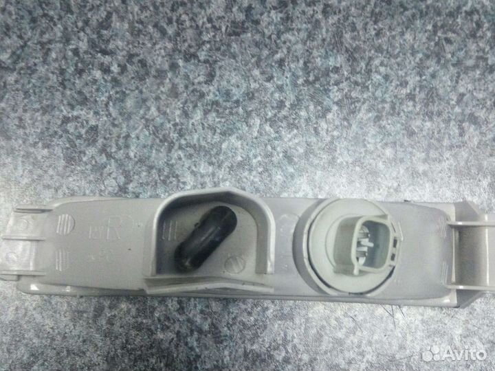 Повторитель правый передний