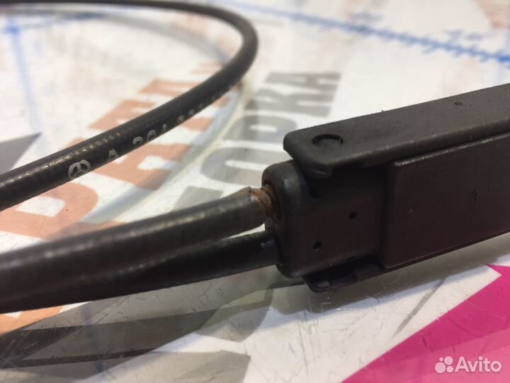 Мерседес С-Класс Трос замка капота