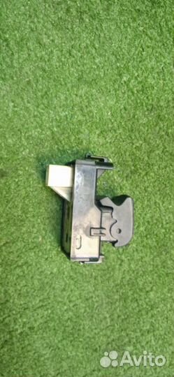 Кнопка стеклоподъемника передняя левая Toyota