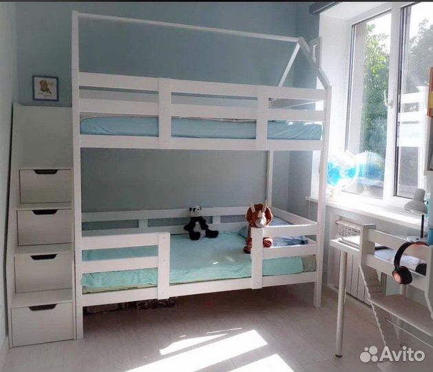 Кровать двухьярусная с лестницей комодом