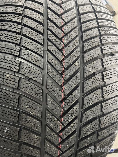 Bridgestone Blizzak LM-005 285/40 R21 и 315/35 R21 V