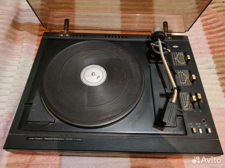 Виниловый проигрыватель