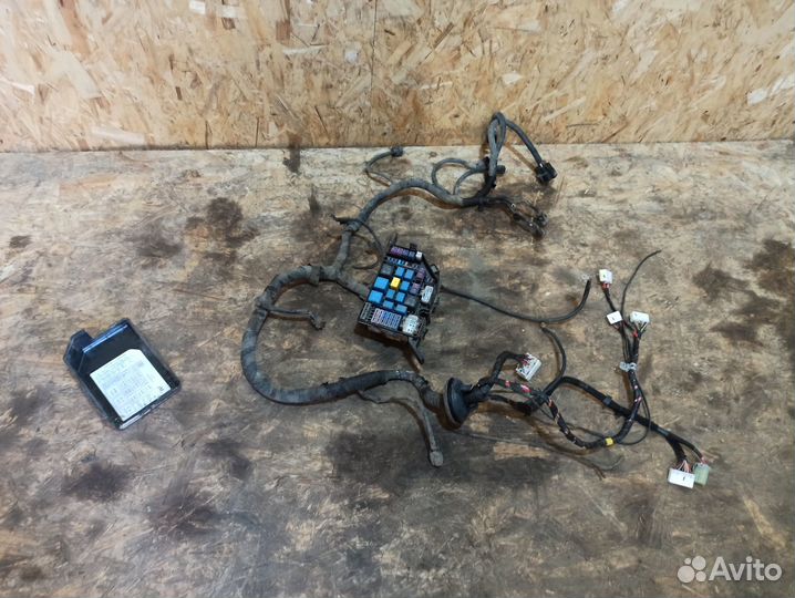 Блок предохранителей с проводкой Hyundai Tucson 1