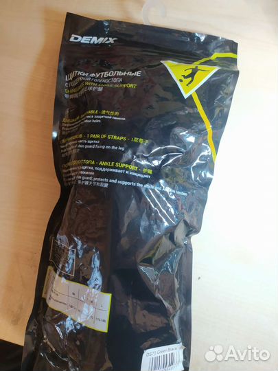 Футбольные щитки demix