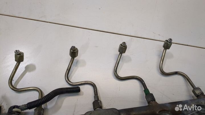 Рампа топливная Mercedes C W203, 2001