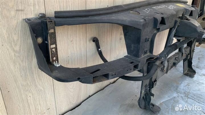 Панель передняя телевизор от Ford Mondeo III 2000