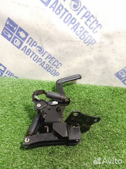 Замок спинки сиденья задний правый Toyota Avensis