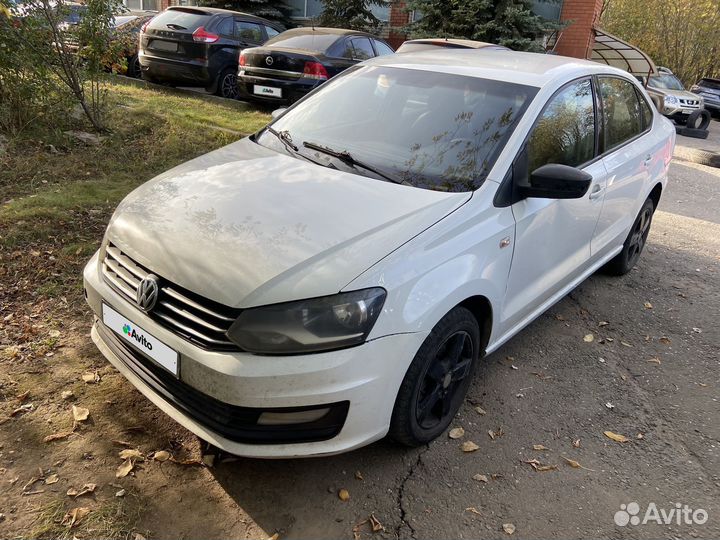 Volkswagen Polo 1.6 МТ, 2017, битый, 268 000 км