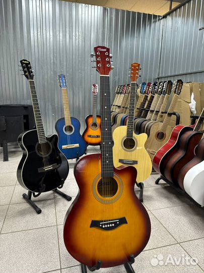 Акустическая гитара belucci + аксессуары