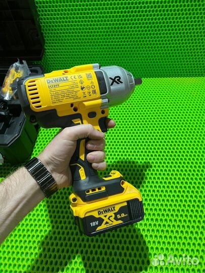 Аккумуляторный гайковерт dewalt DCF899NT